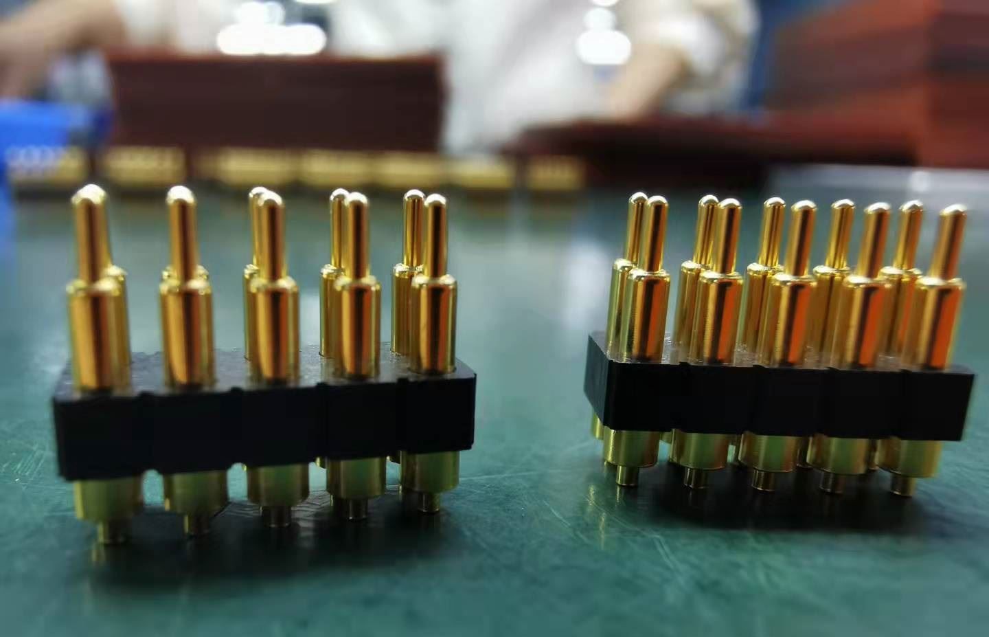 Funkcija visokotokovnega priključka Pogo Pin