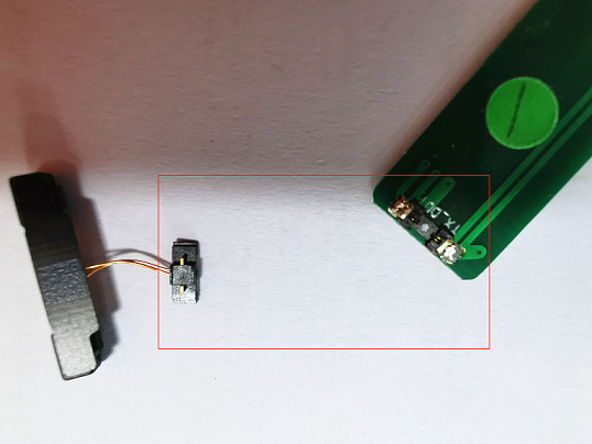 Prilagojen priključek Pogo Pin