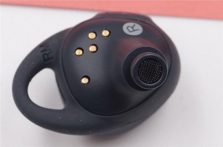 TWS Spring-loaded Pogo Pin Charging Solution